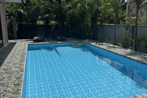 Villa in Surat Thani, Thailand 4 bedrooms № 146856 - photo 1