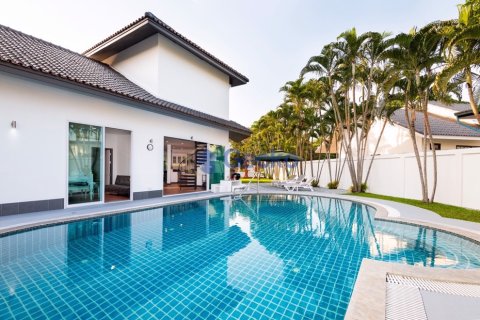 Maison à Pattaya, Thaïlande 4 chambres № 196280