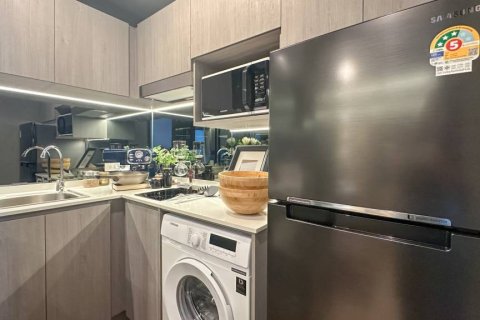 Condo in Bangkok, Thailand, 1 bedroom  № 161098 - photo 3