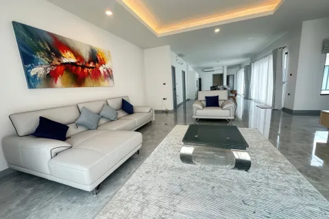 Villa à Pattaya, Thaïlande 4 chambres № 155691 - photo 4