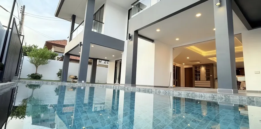 Maison à Pattaya, Thaïlande 6 chambres № 155693