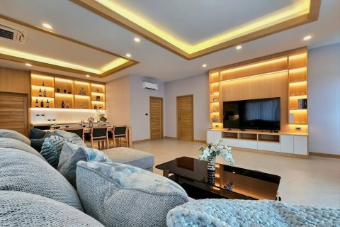 Villa in Pattaya, Thailand 5 bedrooms № 155692 - photo 6