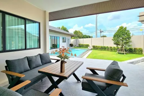 Villa in Pattaya, Thailand 5 bedrooms № 155692 - photo 17