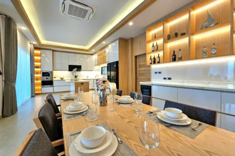 Villa in Pattaya, Thailand 5 bedrooms № 155692 - photo 21