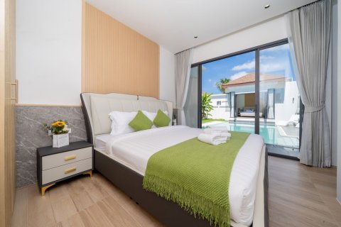 Villa in Phuket, Thailand 4 bedrooms № 137645 - photo 23
