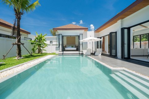 Villa in Phuket, Thailand 4 bedrooms № 137645 - photo 1