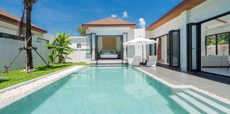 Villa in Phuket, Thailand 4 bedrooms № 137645
