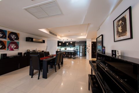 Condo à Khlong Toei, Bangkok, Thaïlande, 2 chambres  № 137644 - photo 11