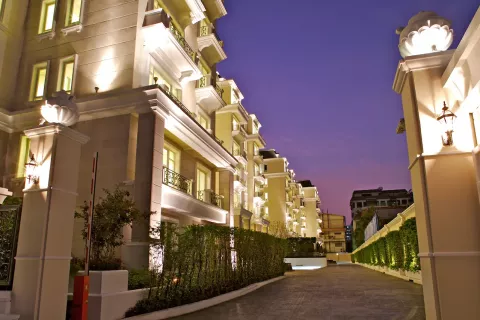 Condo à Khlong Toei, Bangkok, Thaïlande, 2 chambres  № 137644 - photo 1