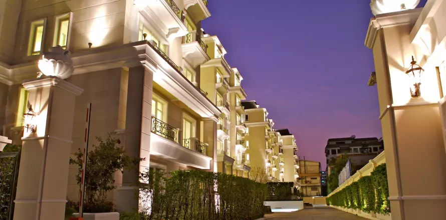 Condo à Khlong Toei, Bangkok, Thaïlande, 2 chambres  № 137644