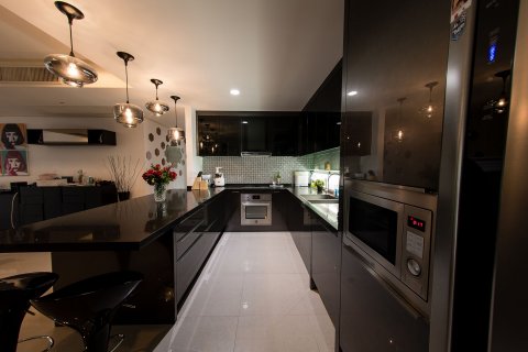 Condo à Khlong Toei, Bangkok, Thaïlande, 2 chambres  № 137644 - photo 4