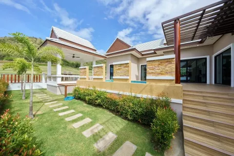 Villa in Hua Hin, Thailand 3 bedrooms № 136736 - photo 2