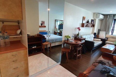 Studio in the Condo in Bang Rak, Bangkok, Thailand  № 141344 - photo 6