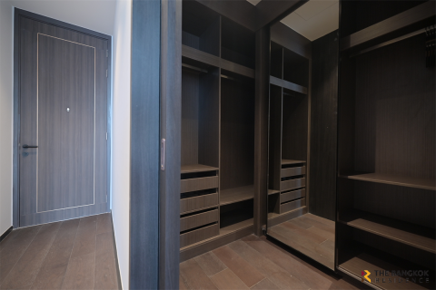 Condo in Bangkok, Thailand, 2 bedrooms  № 185248 - photo 1