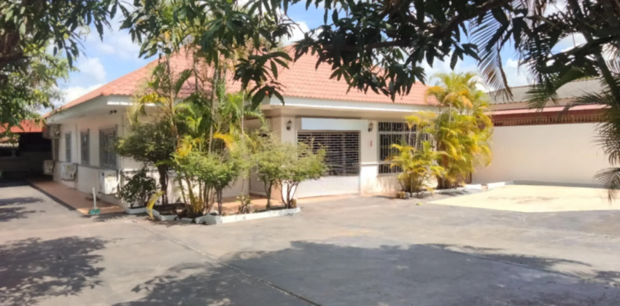 House in Khon Kaen, Thailand 5 bedrooms № 145013