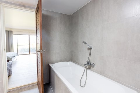 Condo in Hua Hin, Thailand, 3 bedrooms  № 168613 - photo 4