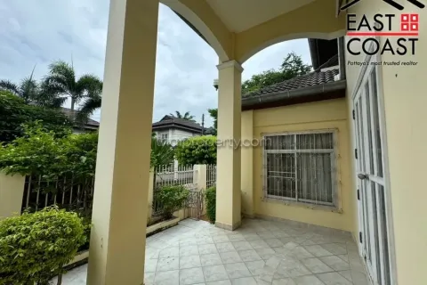 Casa de 4 dormitorios en Pattaya, Tailandia № 213494 - foto 3