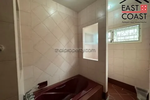 Casa de 4 dormitorios en Pattaya, Tailandia № 213494 - foto 14