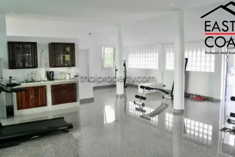 Casa de 4 dormitorios en Pattaya, Tailandia № 213498 - foto 11