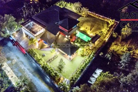 Casa de 4 dormitorios en Pattaya, Tailandia № 213498 - foto 3