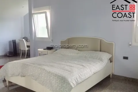 Casa de 4 dormitorios en Pattaya, Tailandia № 213498 - foto 15