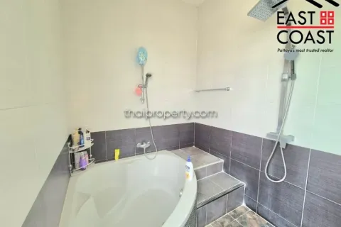 Casa de 4 dormitorios en Pattaya, Tailandia № 213497 - foto 11