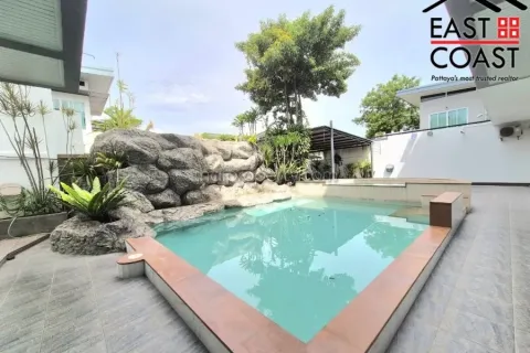 Casa de 4 dormitorios en Pattaya, Tailandia № 213497 - foto 5