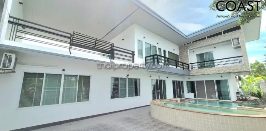Casa de 4 dormitorios en Pattaya, Tailandia № 213497