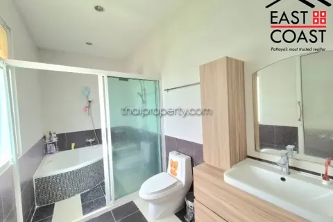 Casa de 4 dormitorios en Pattaya, Tailandia № 213497 - foto 12
