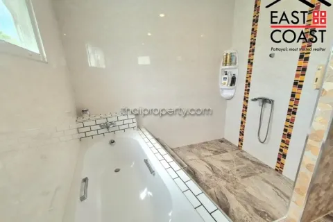 Casa de 4 dormitorios en Pattaya, Tailandia № 213497 - foto 16