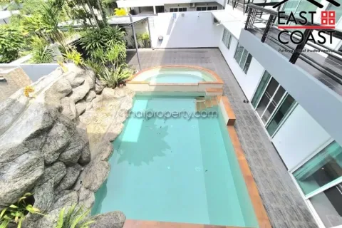 Casa de 4 dormitorios en Pattaya, Tailandia № 213497 - foto 20