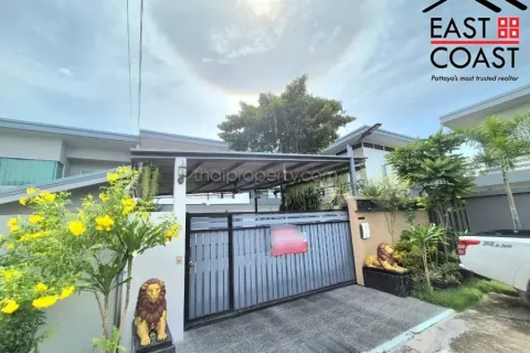 Casa de 4 dormitorios en Pattaya, Tailandia № 213497 - foto 2