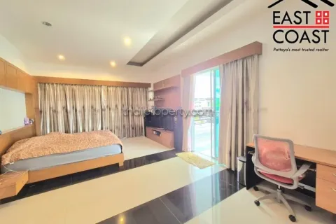 Casa de 4 dormitorios en Pattaya, Tailandia № 213497 - foto 15