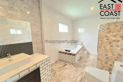 Casa de 4 dormitorios en Pattaya, Tailandia № 213497 - foto 17