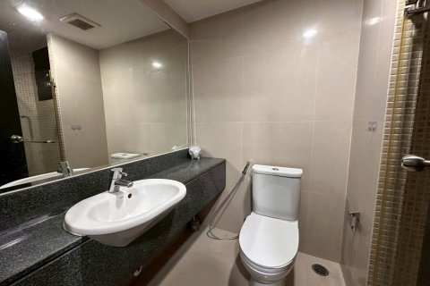 Кондоминиум с 2 спальнями в Дин Даенге, Бангкок, Таиланд № 136335 - фото 11