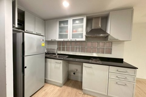 Кондоминиум с 2 спальнями в Дин Даенге, Бангкок, Таиланд № 136335 - фото 5