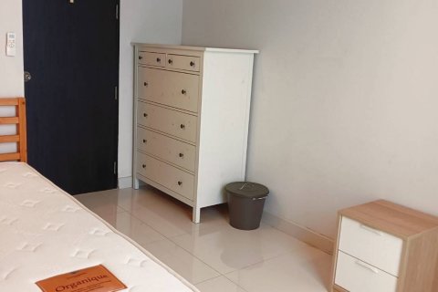 Кондоминиум с 2 спальнями в Дин Даенге, Бангкок, Таиланд № 136335 - фото 10