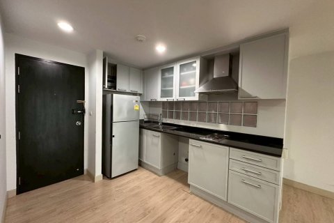 Кондоминиум с 2 спальнями в Дин Даенге, Бангкок, Таиланд № 136335 - фото 4