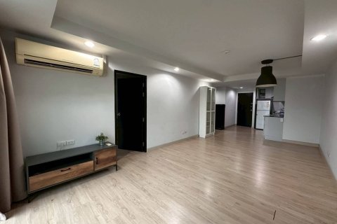 Кондоминиум с 2 спальнями в Дин Даенге, Бангкок, Таиланд № 136335 - фото 1