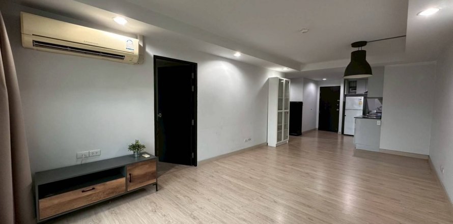 Кондоминиум с 2 спальнями в Дин Даенге, Бангкок, Таиланд № 136335