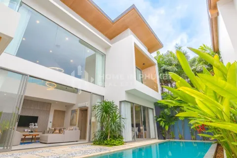 House in Phuket, Thailand 3 bedrooms № 153919 - photo 1