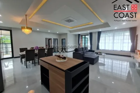 Casa de 4 dormitorios en Pattaya, Tailandia № 213131 - foto 11