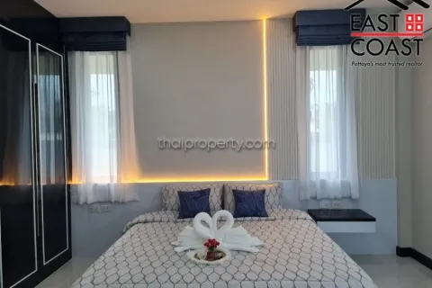 Casa de 4 dormitorios en Pattaya, Tailandia № 213131 - foto 14