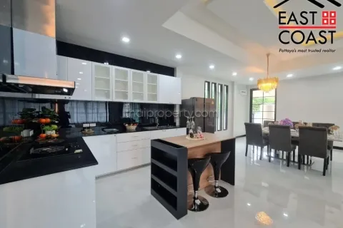 Casa de 4 dormitorios en Pattaya, Tailandia № 213131 - foto 9