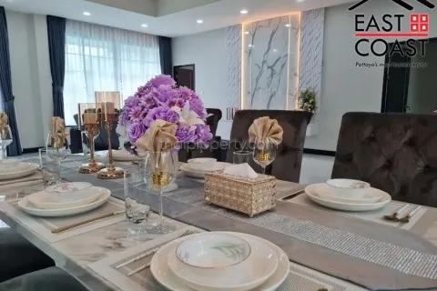 Casa de 4 dormitorios en Pattaya, Tailandia № 213131 - foto 12