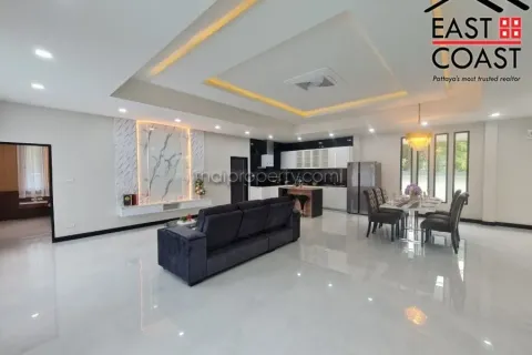 Casa de 4 dormitorios en Pattaya, Tailandia № 213131 - foto 5