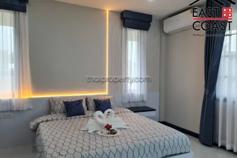 Casa de 4 dormitorios en Pattaya, Tailandia № 213131 - foto 15