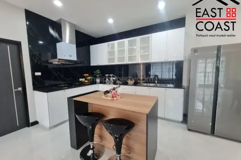 Casa de 4 dormitorios en Pattaya, Tailandia № 213131 - foto 8