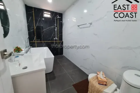 Casa de 4 dormitorios en Pattaya, Tailandia № 213131 - foto 18