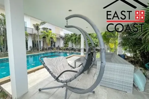 Casa de 5 dormitorios en Pattaya, Tailandia № 213135 - foto 7